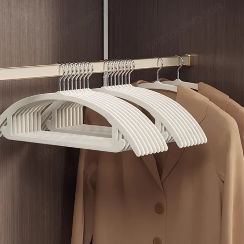 ไม้แขวนเสื้อกำมะหยี่พรีเมี่ยม ไม้แขวนเสื้อโค้งกันลื่น 50 ชิ้น