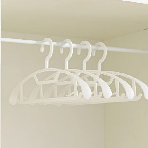 ไม้แขวนเสื้อขอบพลาสติก ที่แขวนเสื้อ ขอบกันลื่น ทนทาน 10 ชิ้น